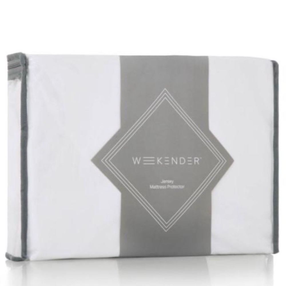New Queen Weekender Waterproof Mattress Protector